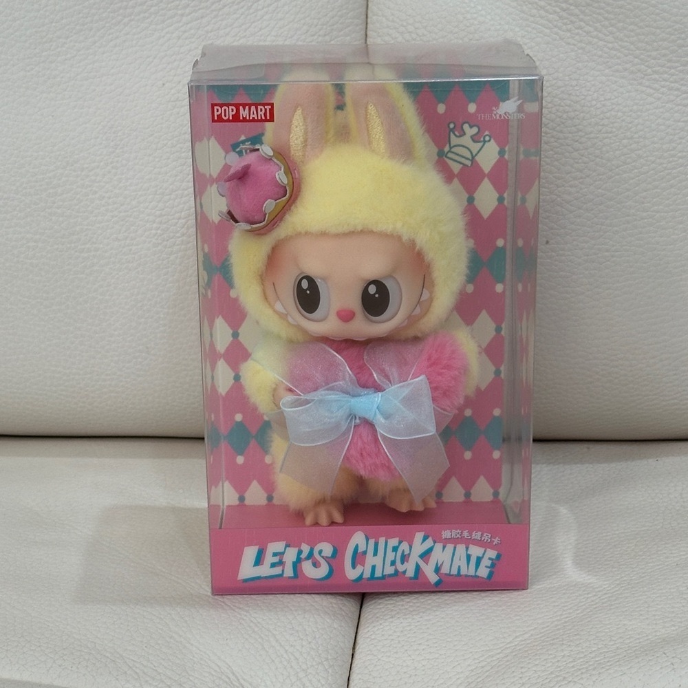 NIB Pop Mart THE MONSTERS Let's Checkmate Series-Vinyl Plush Hanging Card